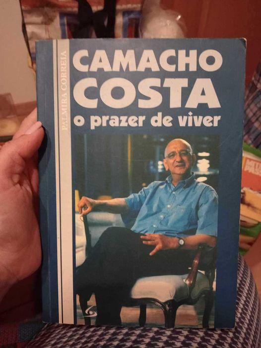 Livros variados em bom estado