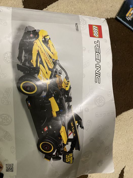 LEGO Technic Bugatti Bolide (набір 42151).