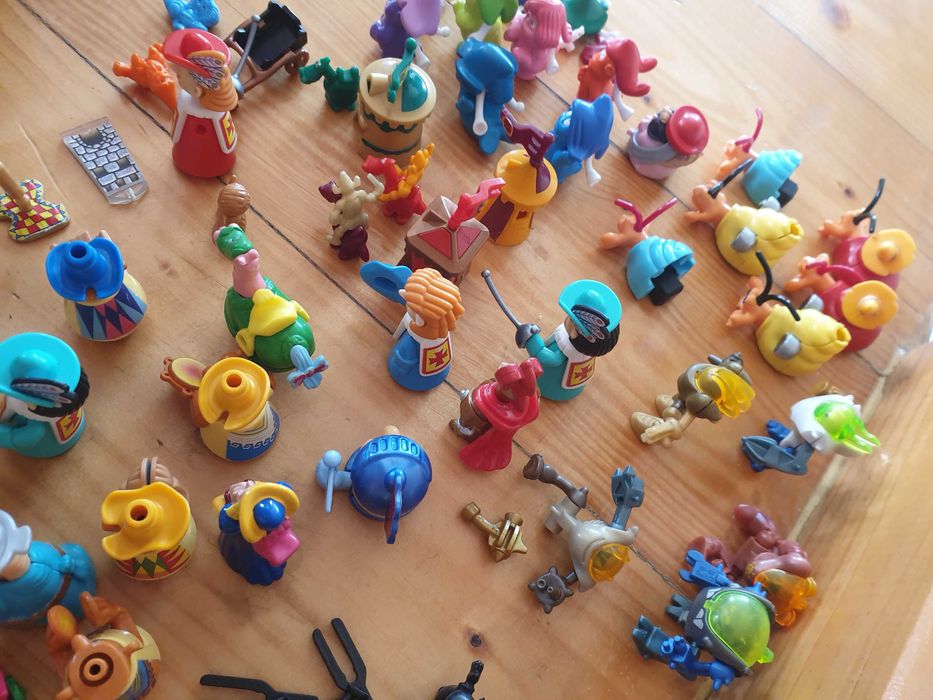 Zabawki Kinder Rycerze, Roboty