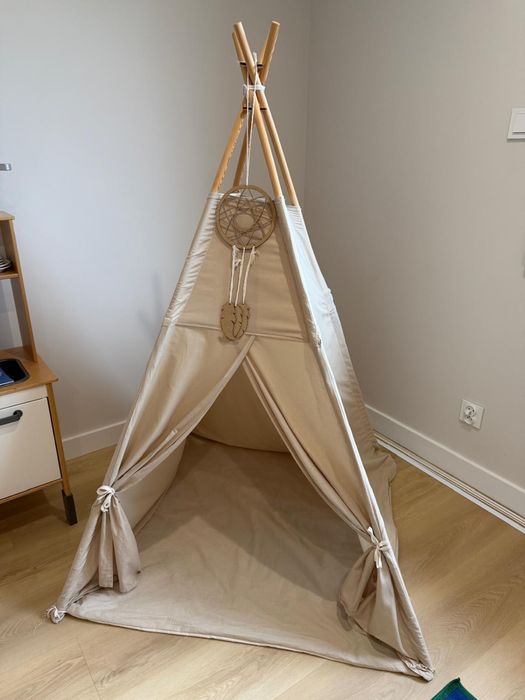 Tipi beżowe z dodatkami