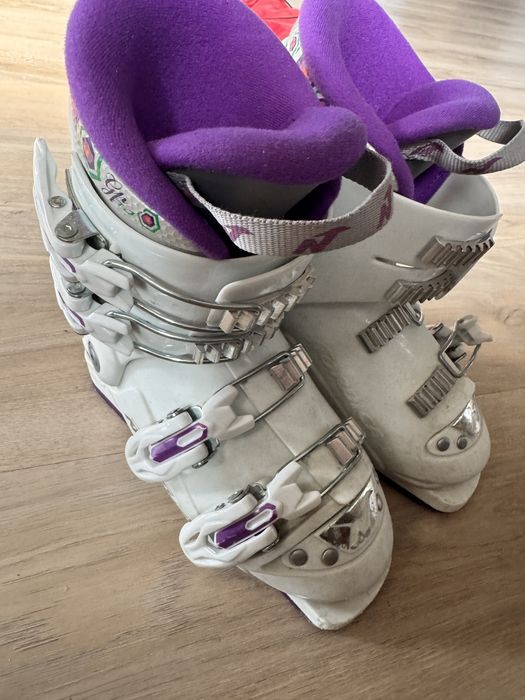 Sprzedam buty narciarskie dla dziewczynki rozm 32 20,5mm