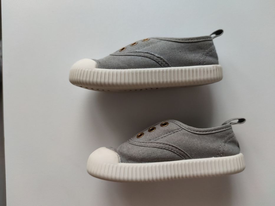 Kapcie papcie do przedszkola trampki tenisówki rozm. 22