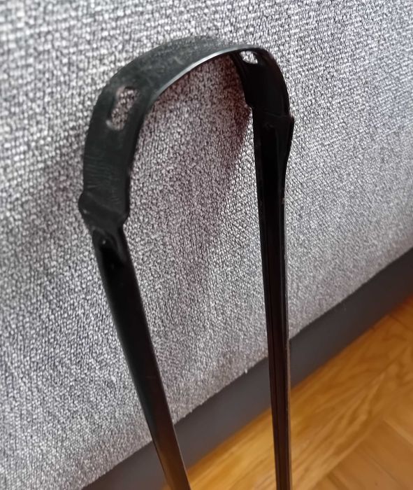 Wspornik błotnika do koła 26" , stalowy, profilowany, czarny.