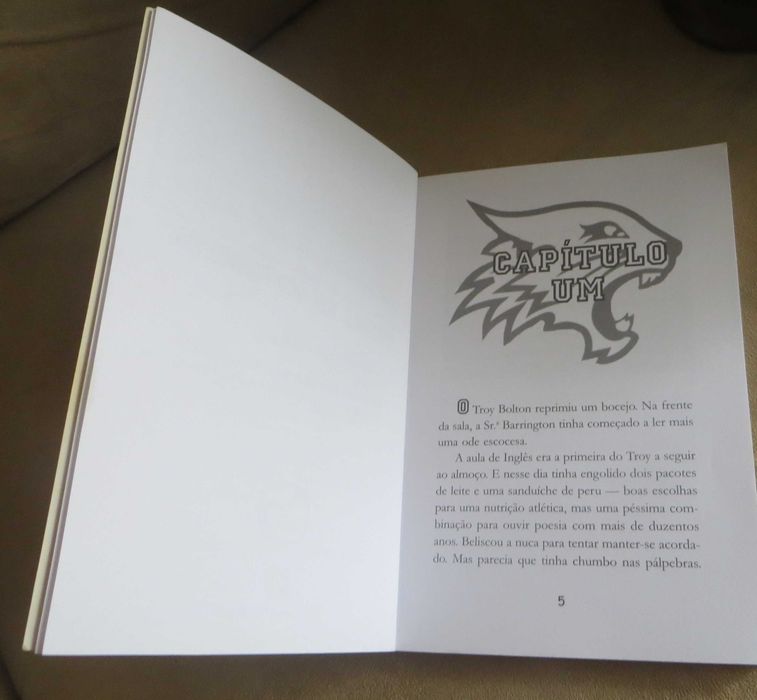 Livro Poesia em Movimento - High School Musical -Coleção Disney