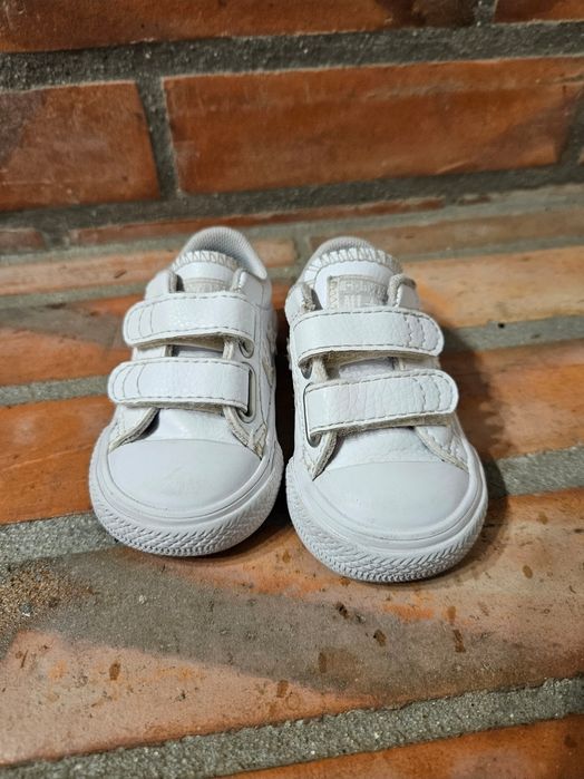 Ténis All Stars brancos (tam 18) como novos

Ténis com pouco uso, muit