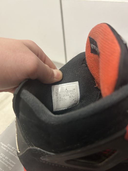 Air Jordan 4 Retro Thunder