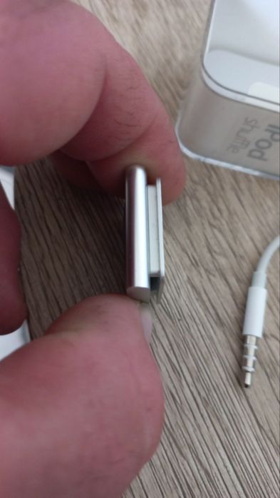 Apple iPod Shuffle 4th Generation Silver (2GB)A1373