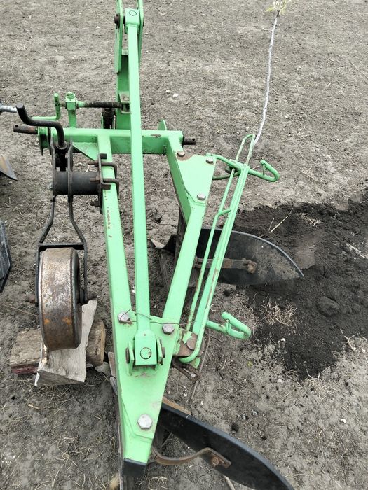 Продається плуг 2 по 25 в хорошому стані.
