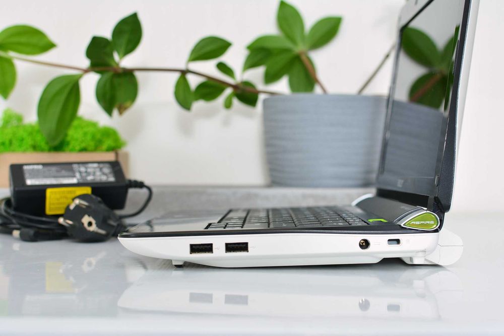Нетбук Acer Aspire One KAV10 (прості задачі, батарея 6+ годин, готовий до роботи)