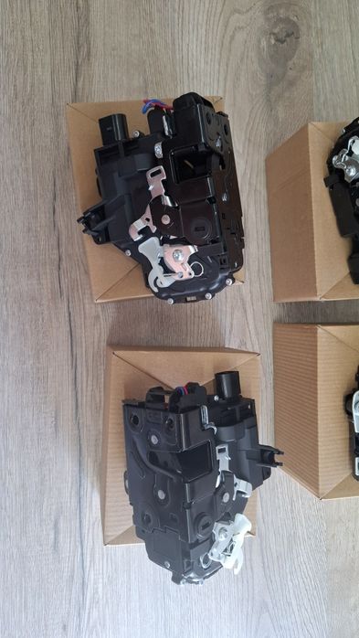Замок дверки Golf 4 vw Skoda Seat  passat b5 Octavia Leon Toledo New