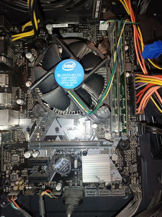 ігровий комп'ютер ПК i3 8100 16g DDR 4