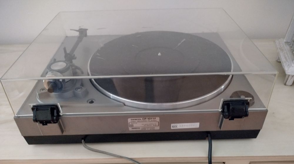 Gira discos Onkyo CP 1011 F tecnicamente evoluído