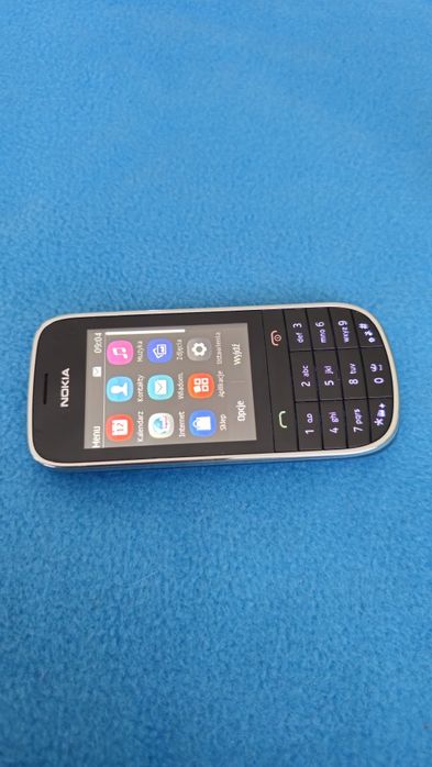 Telefon Nokia 203. Ładna.