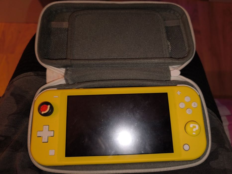 Nintendo switch lite + 4 jogos