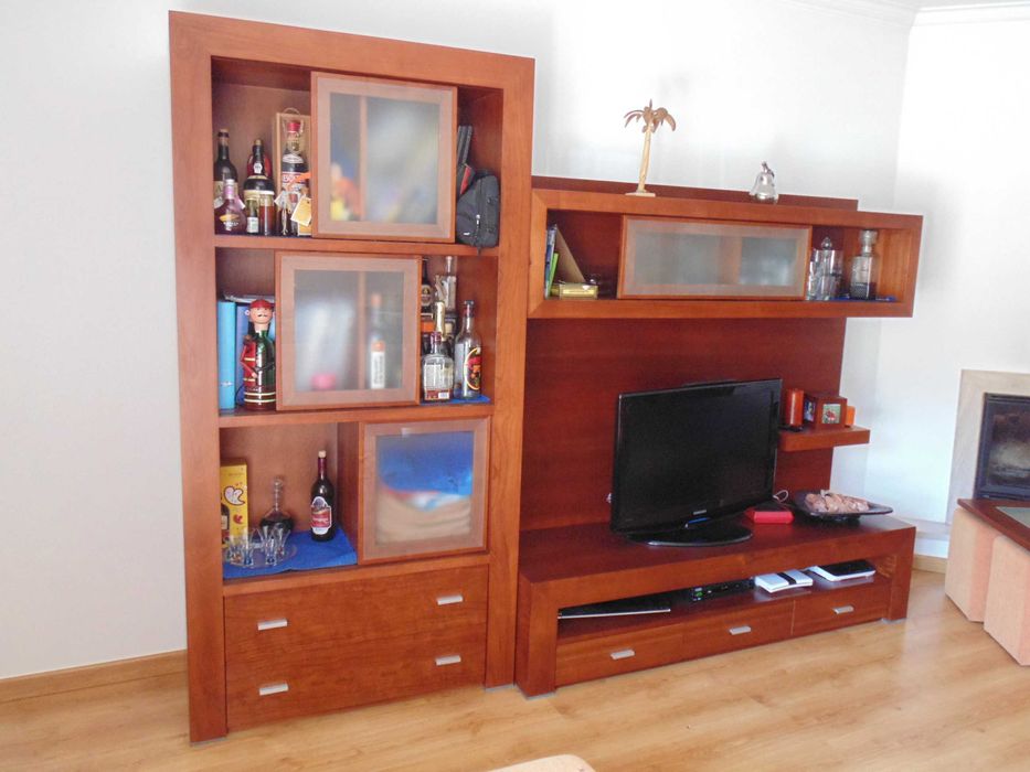 Móvel de sala em madeira maciça