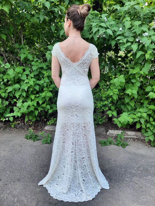 Продам красивое платье из гипюра