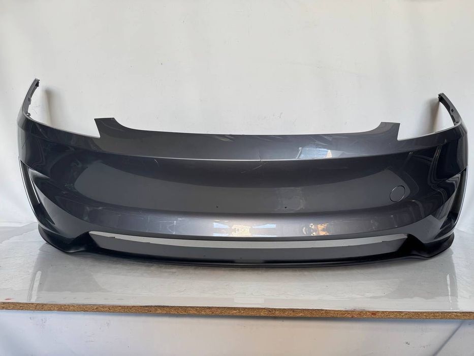 Продам перед бампер на Tesla model 3X
