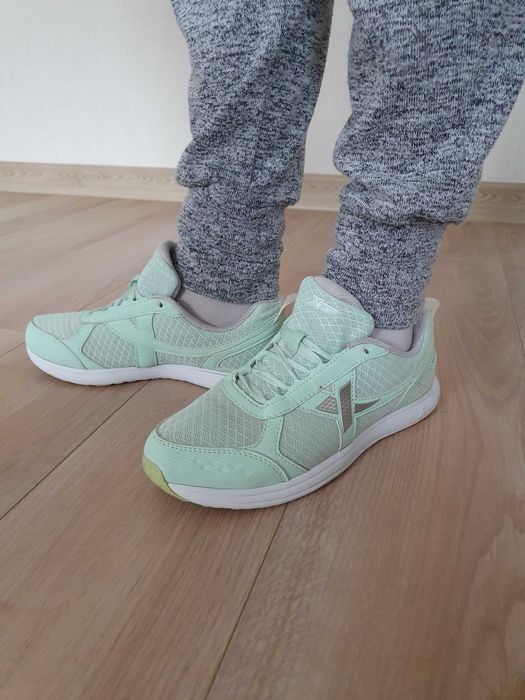 Кросівки жіночі Xtep розмір 36