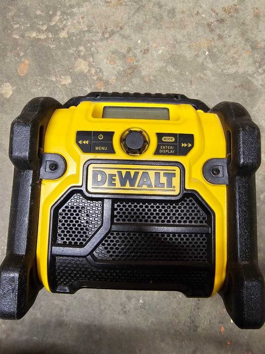 radio dewalt dcr020