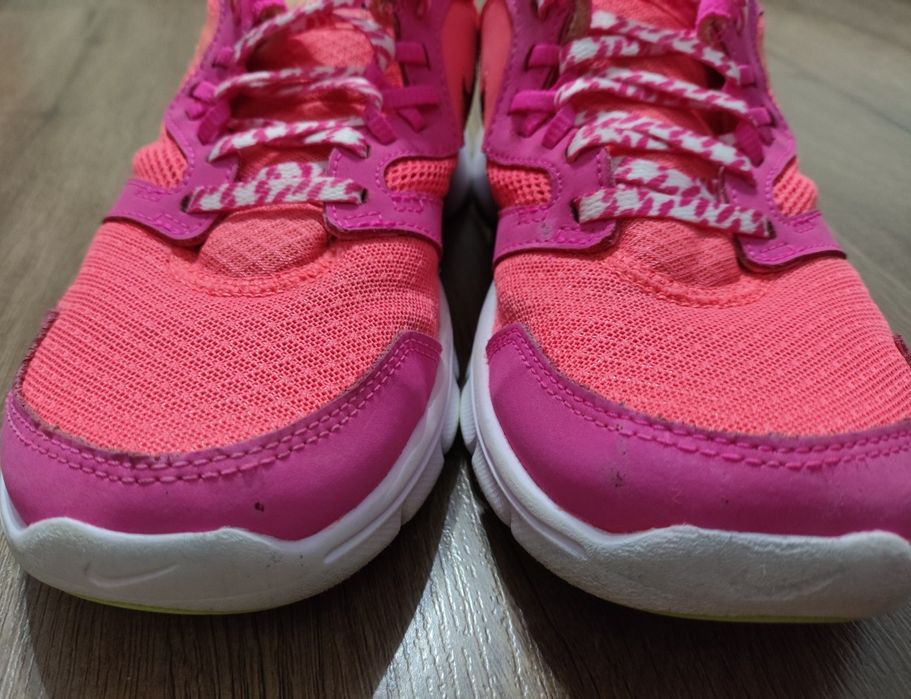 Кроссовки Nike р. 36,5-37, стелька 24см, оригинал