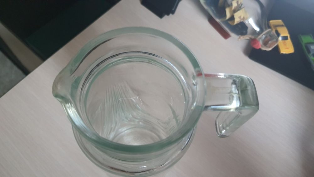 Стеклянный графин