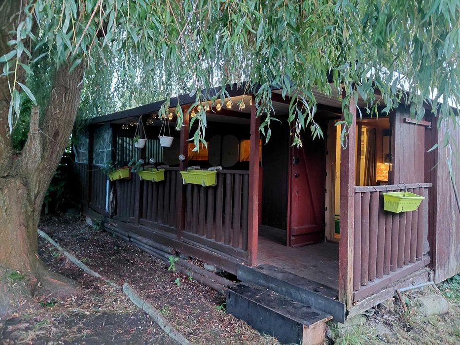 Działka rekreacyjna nad jeziorem