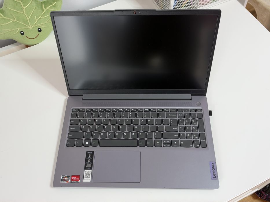 Lenovo IdeaPad Ryzen 5 7000 seria/16GB/512G. Jak nowy