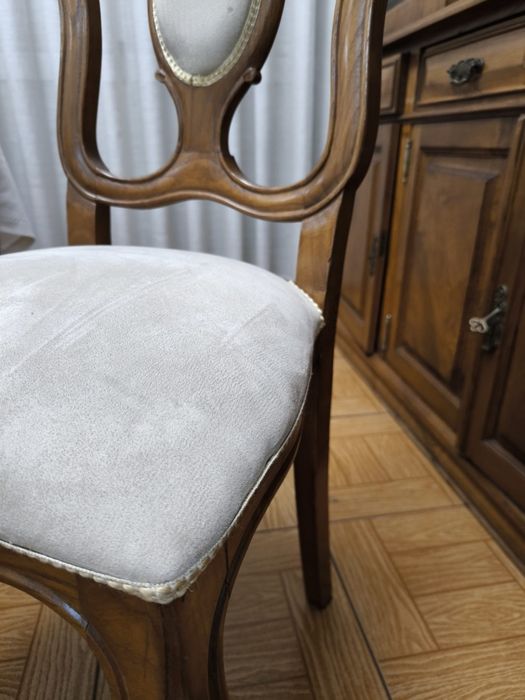 Mesa de sala com 6 cadeiras