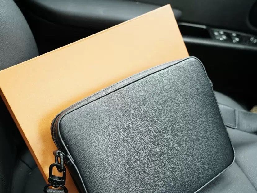 Louis Vuitton чоловіча сумка через плече / клатч Premium