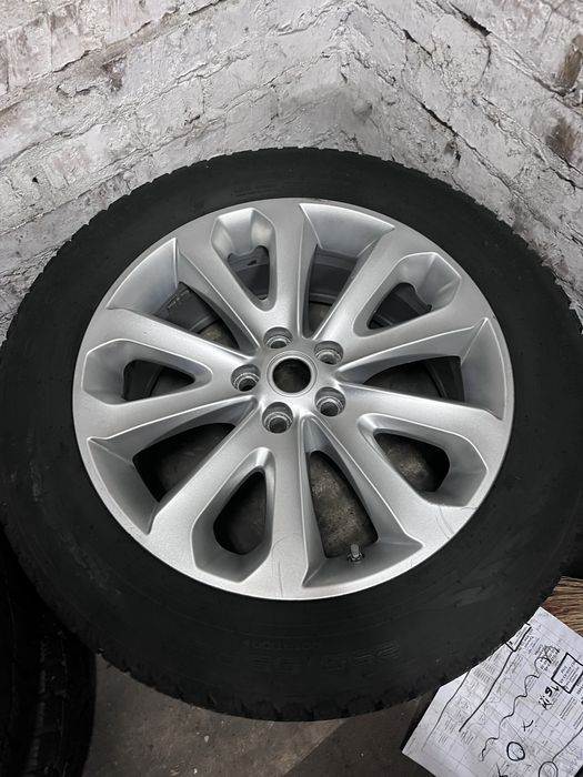Комплект оригинальных дисков с зимними шинами