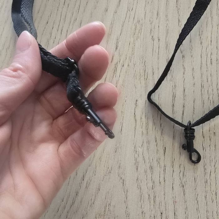 Materiałowy, cienki pasek do torebki, czarne okucia, tanio