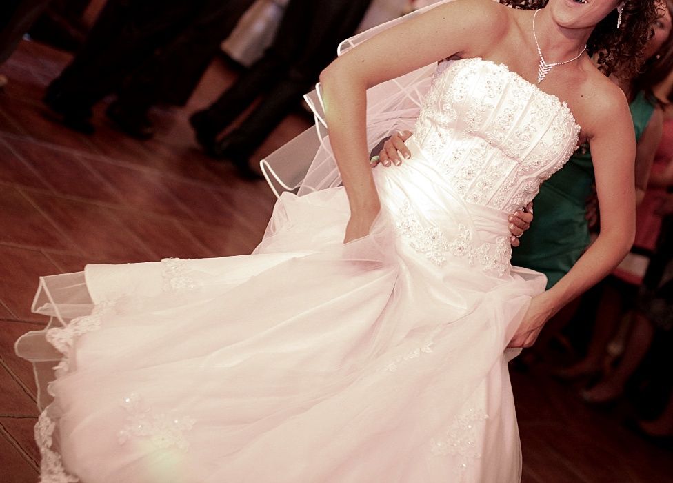 ślubna sukienka z salonu