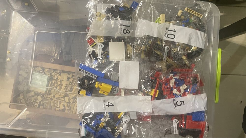 LEGO продам наборы и насып  все новое и запечатаное