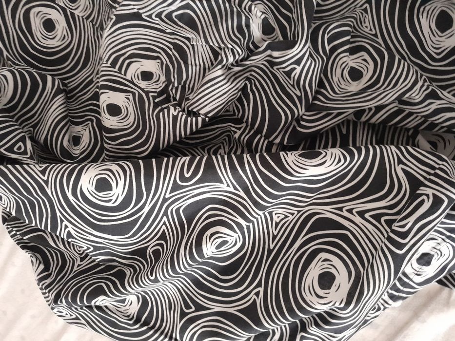 Cama Solteiro c/ 3 gavetoes/caixas e mesa de cabeceira , ler descrição