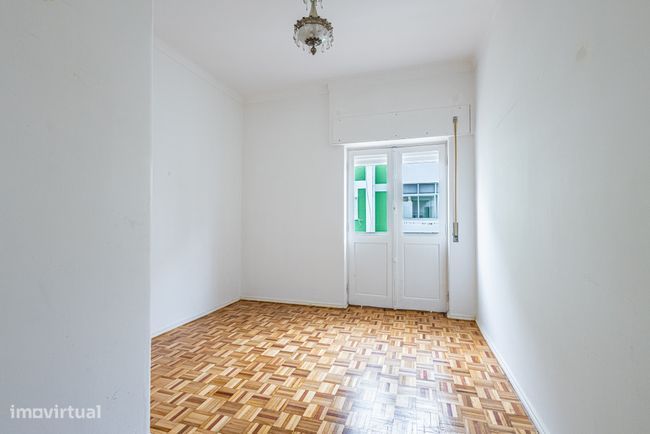 Apresento apartamento T3 com 2 varandas, localizado em Azambuja