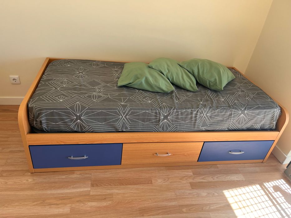 Cama solteiro com gavetas 90/200
