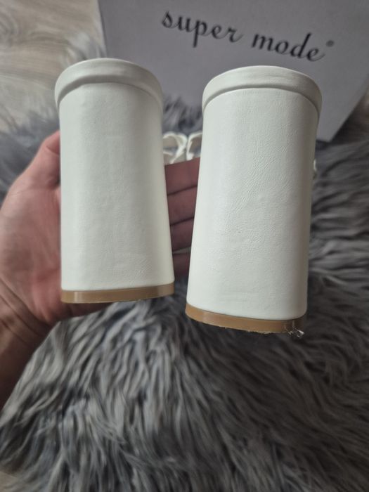 Buty klapki na obcasie 39