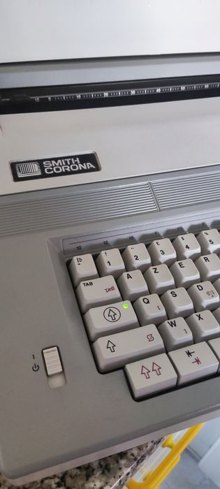 Máquina de escrever eletrónica Smith Corona XL 1900