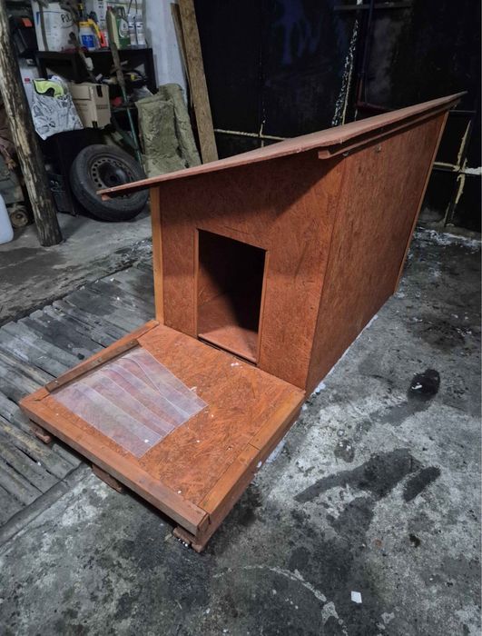 Buda ocieplona dla psa