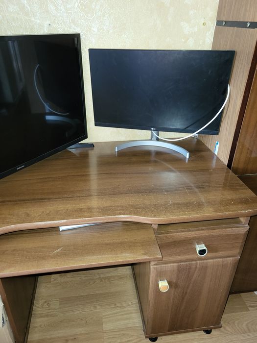 Монітор,майже новий,куплений в комфі