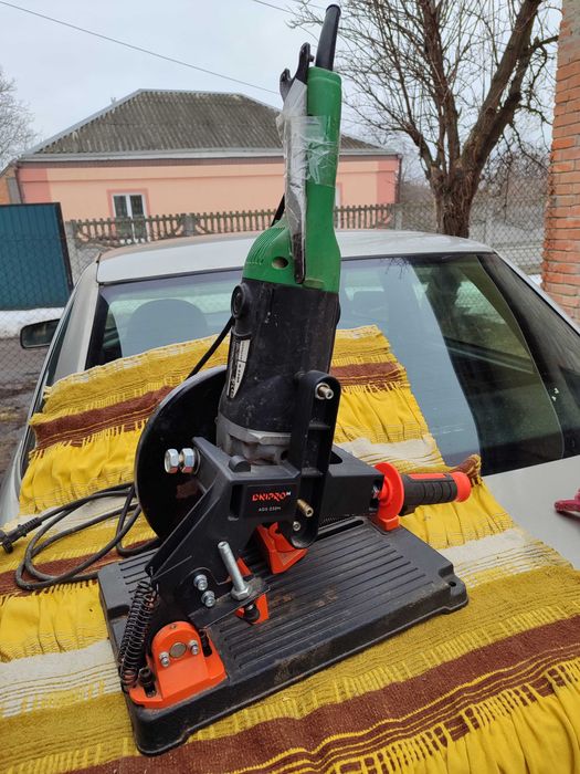 Шлифмашина Hitachi G23SR 230 мм, 2000 Вт + стойка Dnipro-M AGS-230M