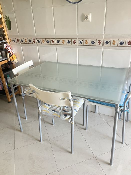 Mesa de cozinha e 3 cadeiras
