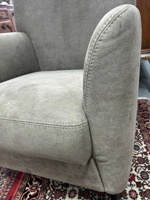 Stylowy fotel tapicerowany –  stan idealny