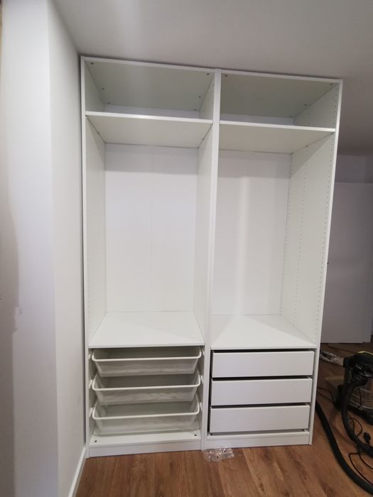 Montagem de móveis e equipamentos.