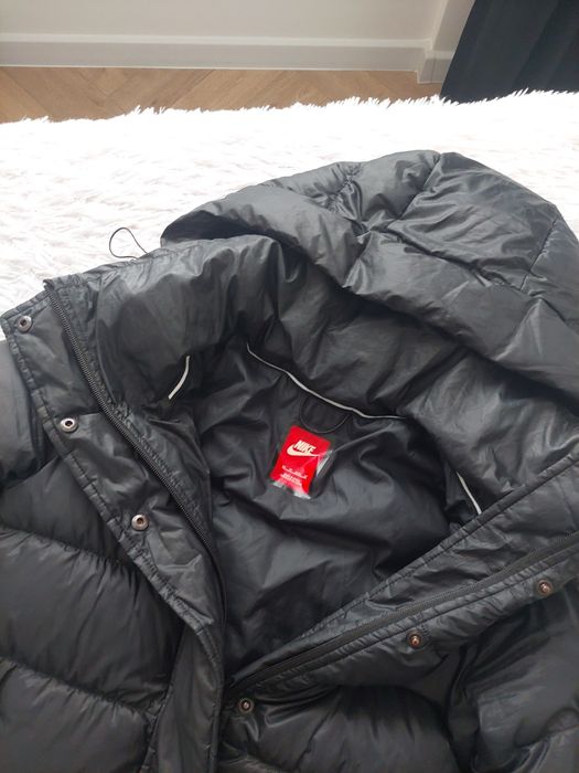 Puchową czarna kurtka nike XS