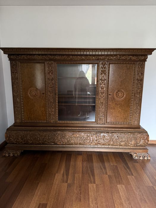 Biblioteka z biurkiem