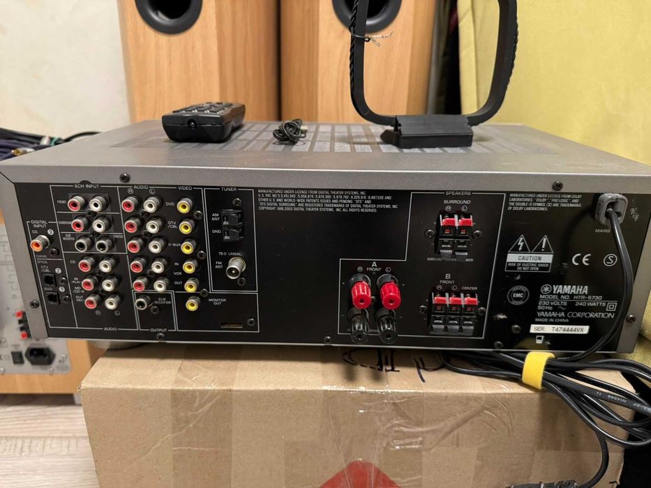 Yamaha HTR-5730 с акустикой и сабвуфером.
