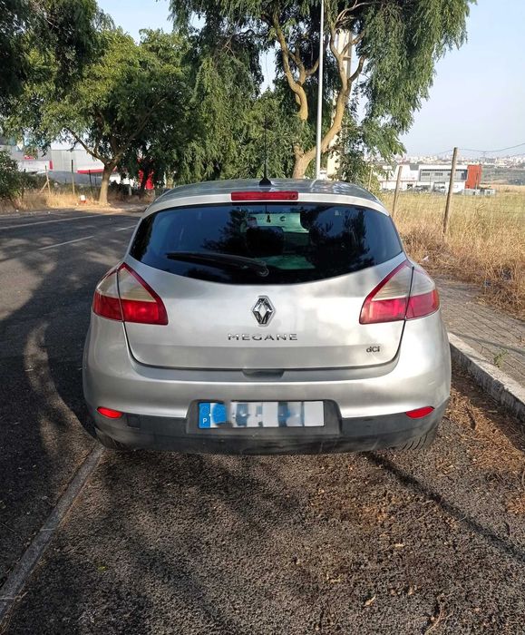 Vendo Renault Mégane 1.5 dCi de 2011 em bom estado geral, muito confortável, económico e pronto a circular.