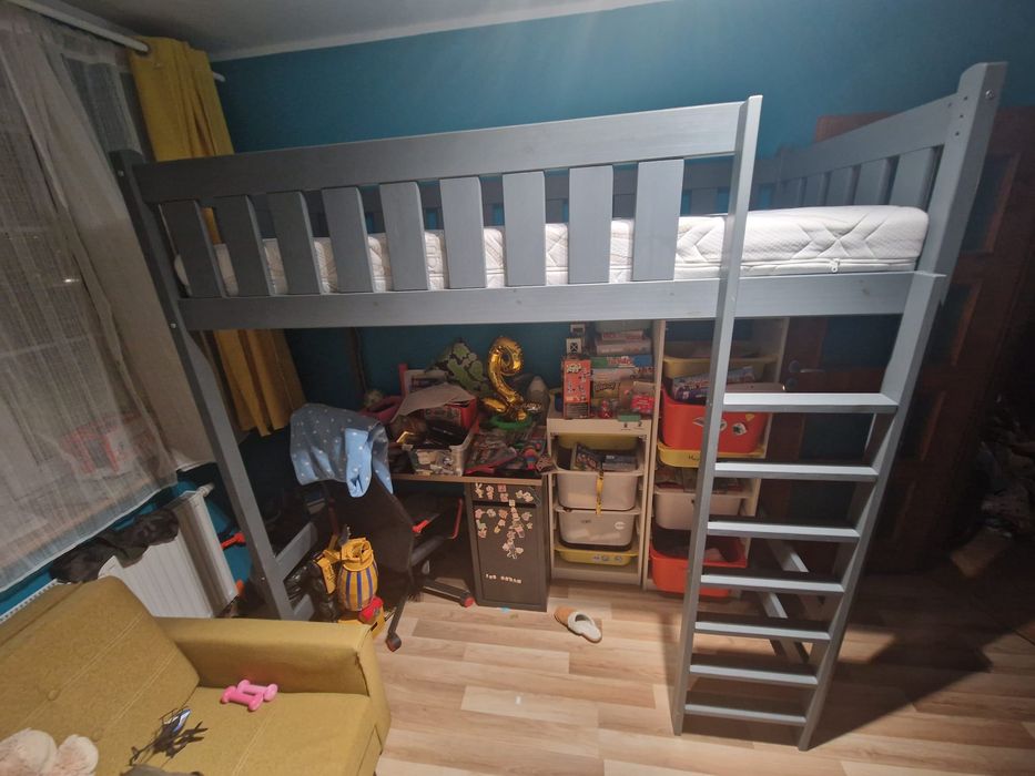 Łóżko na antresoli