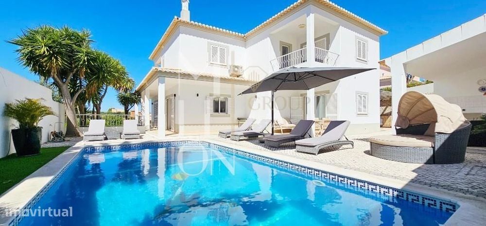 Moradia T3 360m2 | Lote 609m2 com Piscina Privada, Jardim e Garagem –